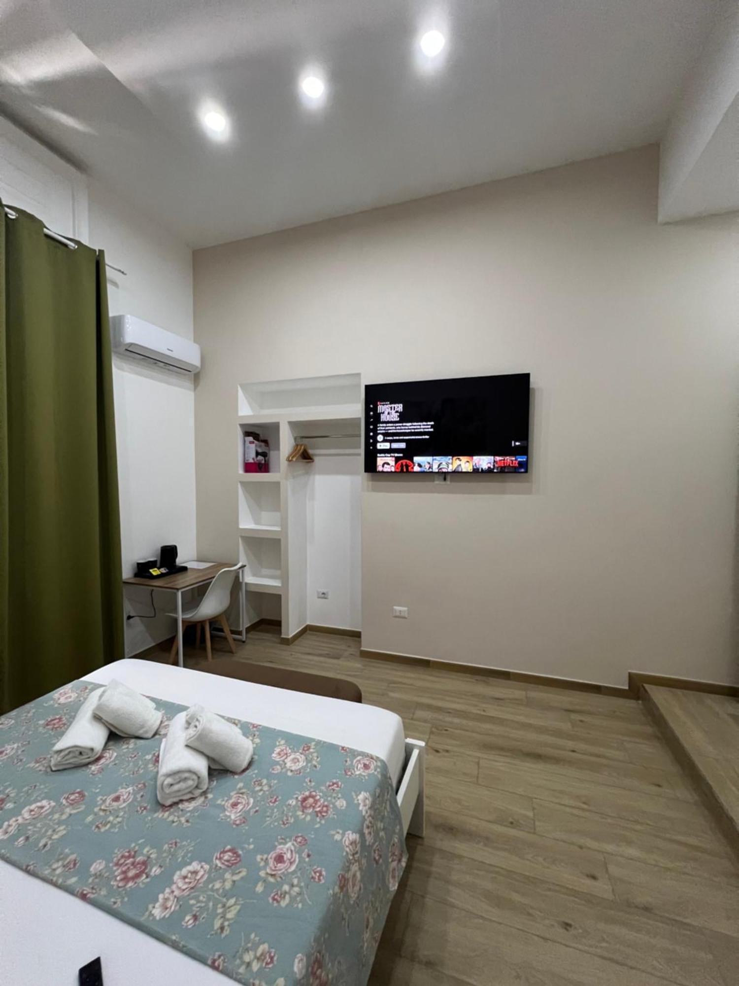 Vpm Rooms Central Train Station Naples Exterior photo