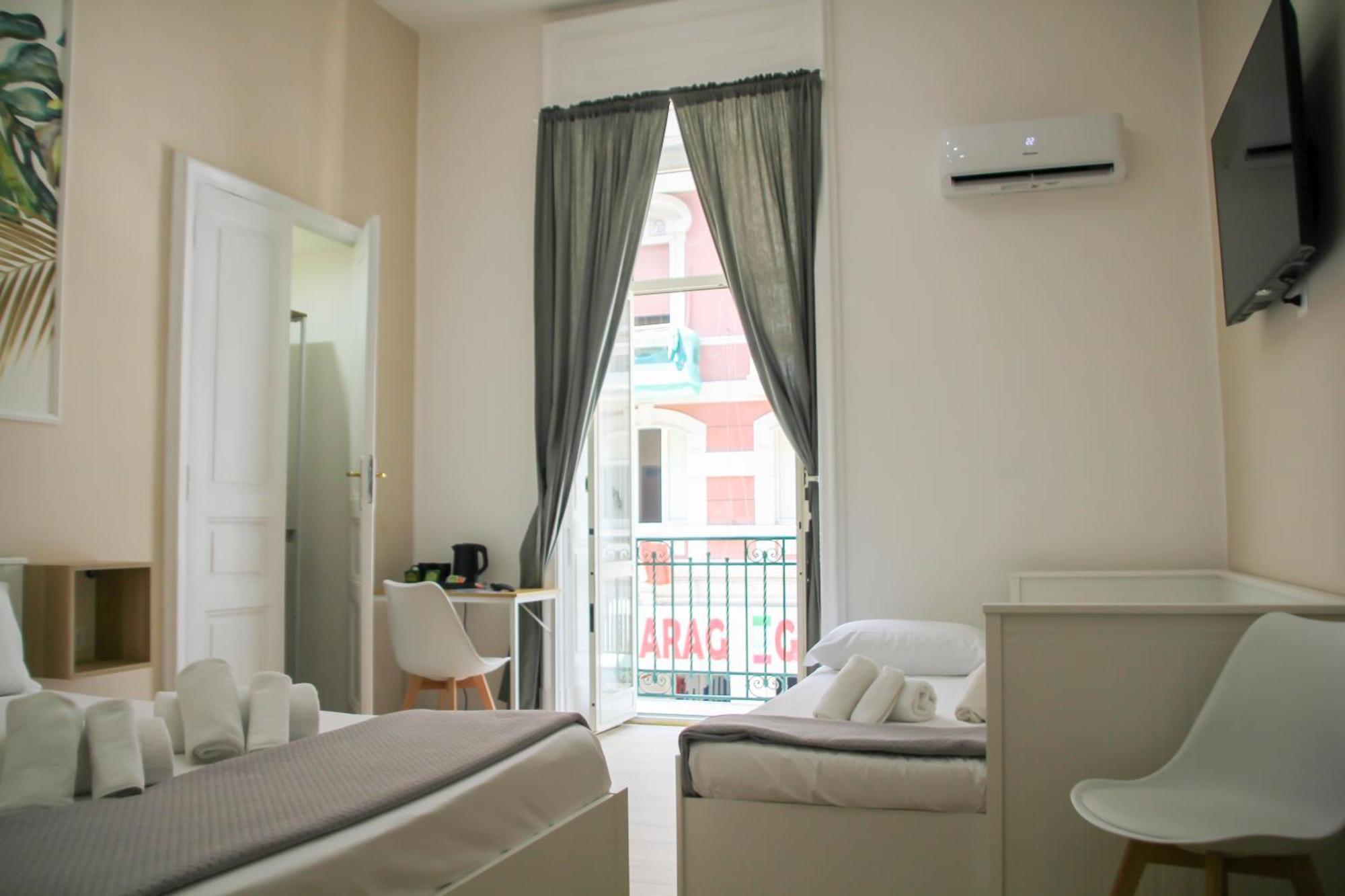 Vpm Rooms Central Train Station Naples Exterior photo