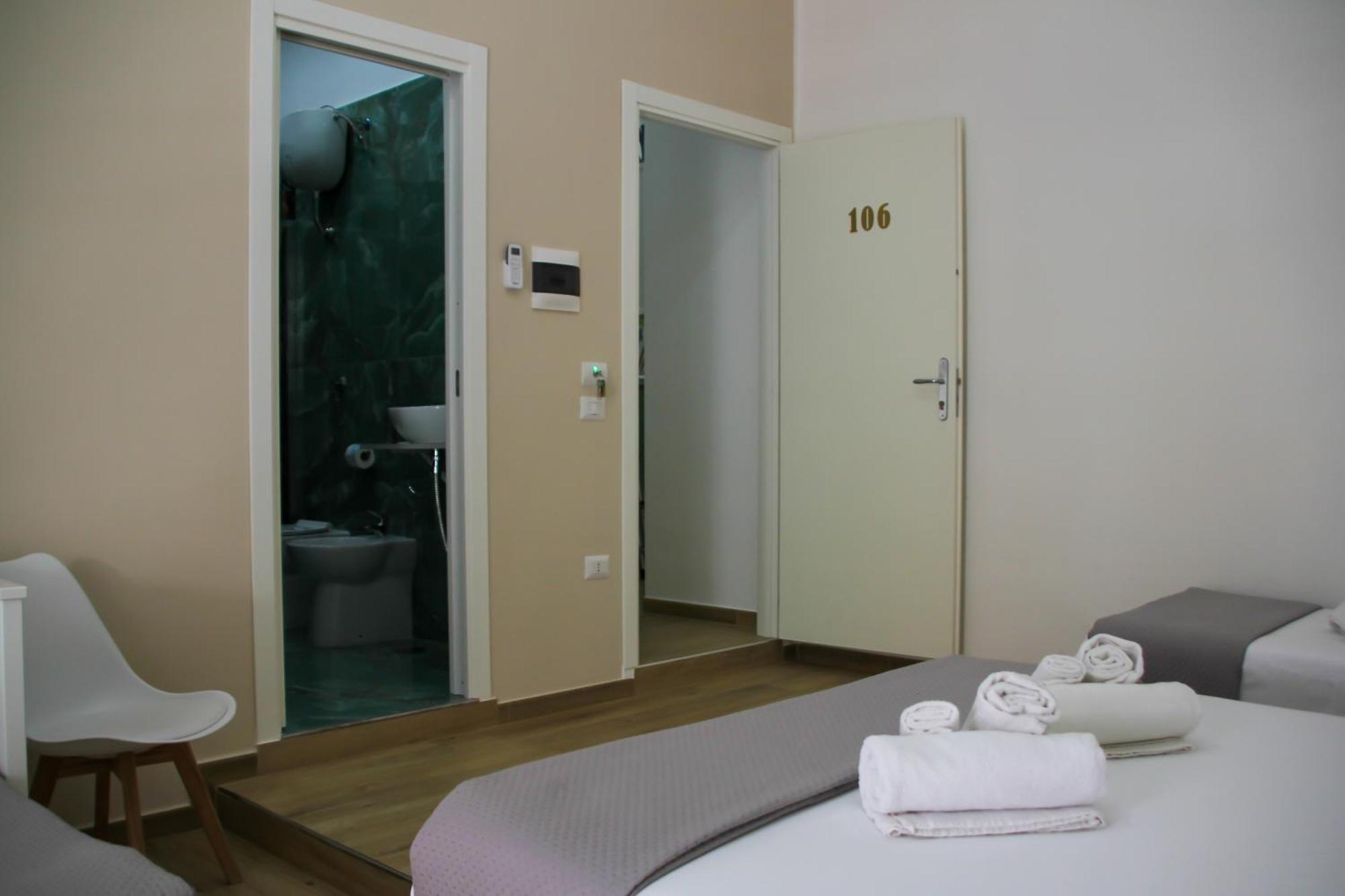 Vpm Rooms Central Train Station Naples Exterior photo